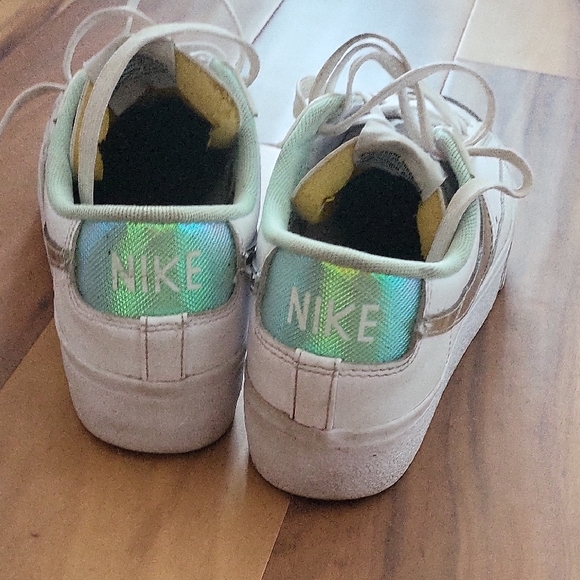 Women - Nike White and Silver Low-Top Sneakers - Picture 3 of 7